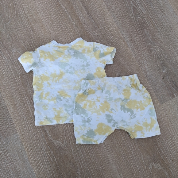 ✨4 for 12 H&M Tie Dye Short Sleeve Shirt and Shorts - 3 Months - Picture 3 of 3